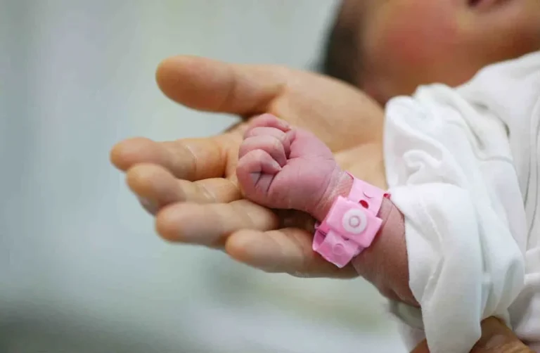 Aumentó la tasa de mortalidad infantil en Argentina y es la mayor suba desde 2002