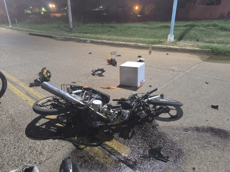 Noticia repetida: El choque del día se produjo a la noche entre moto y auto.