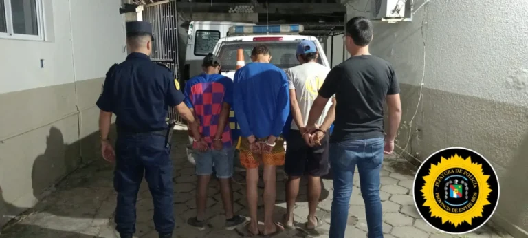 PESCADOS: Tres personas fueron detenidas en Federación tras robar elementos de pesca.