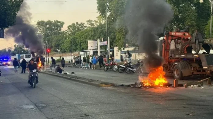2895574-se-extiende-la-protesta-policial-en-santa-fe-y-hay-acuartelamientos-en-varias-localidades
