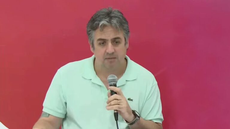 Pablo Cococcioni prometió una suba salarial para la Policía de Santa Fe y exigió reintegrarse «ya» al servicio