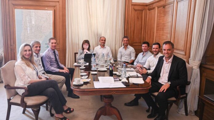3109766-en-medio-de-las-polemicas-el-gobierno-reagrupo-a-su-mesa-politica-para-ordenar-la-estrategia