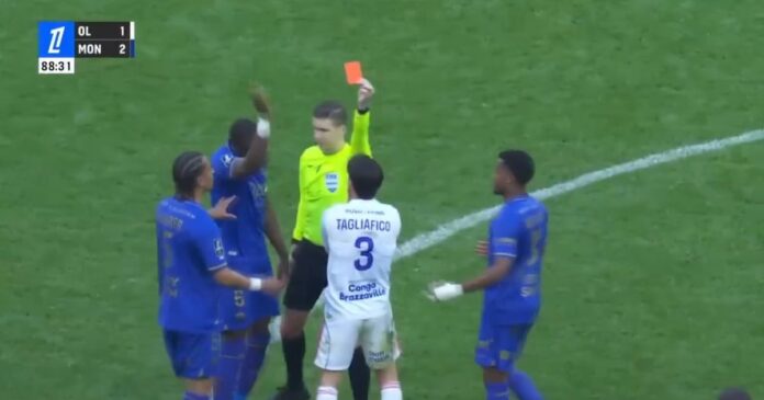3120233-video-segunda-expulsion-de-tagliafico-en-el-olympique-de-lyon-en-tres-dias