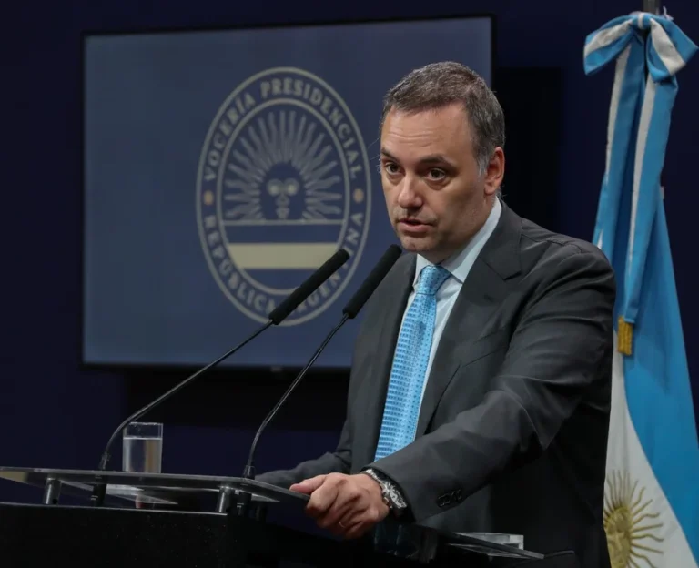 Adorni dijo que no tiene nada que esconder y que construyó su patrimonio antes de llegar al Gobierno