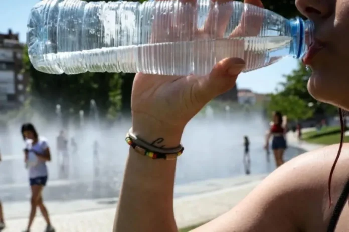 Termómetro marcando alta temperatura en un día soleado en Gualeguaychú, Entre Ríos