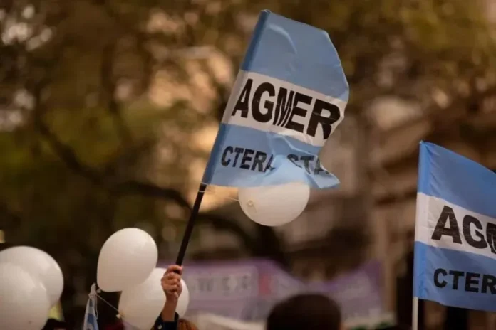 Congresales de Agmer de distintos departamentos reunidos en la seccional Colón.