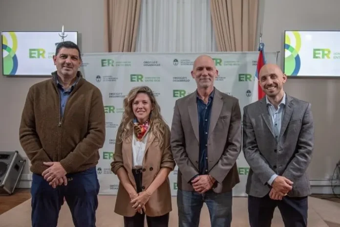 convocan-a-conmemorar-el-dia-del-trabajador-con-musica-emprendedores-y-una-muestra-historica Cartel de convocatoria al Día del Trabajador en Paraná con actividades culturales y ferias