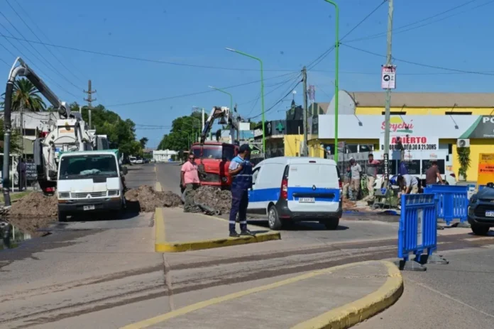 Esquema de desvío vehicular en la intersección de calles Artigas y Luciana Ríos, Gualeguaychú.
