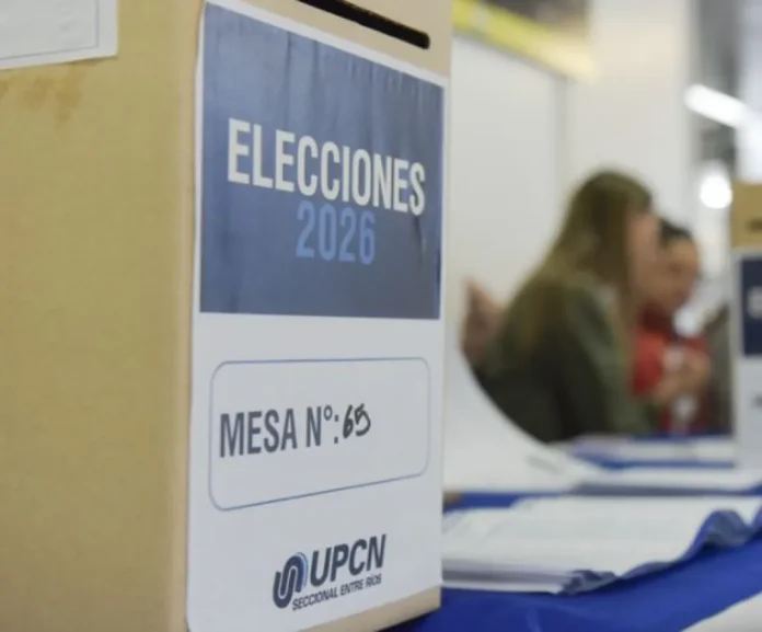 elecciones-upcn-entre-rios-amplia-participacion Personas ejerciendo su voto en una mesa electoral de UPCN en Entre Ríos