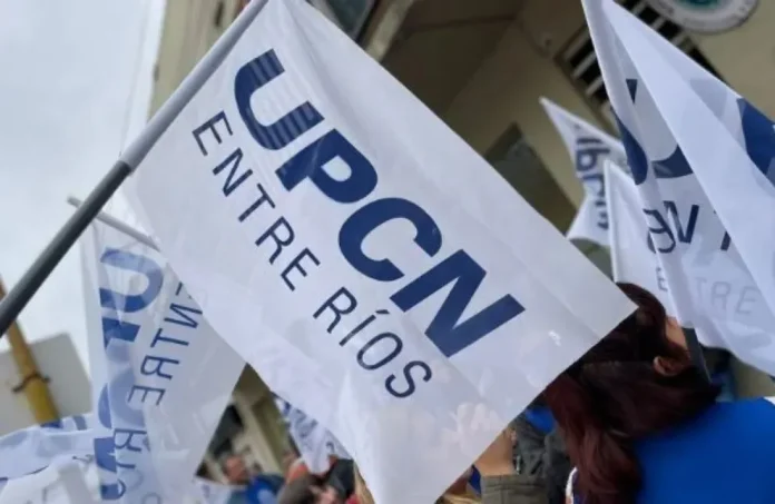 elecciones-upcn-entre-rios-mas-de-10-mil-afiliados-votan-este-jueves Personas ejerciendo su voto en una mesa electoral de UPCN en Entre Ríos