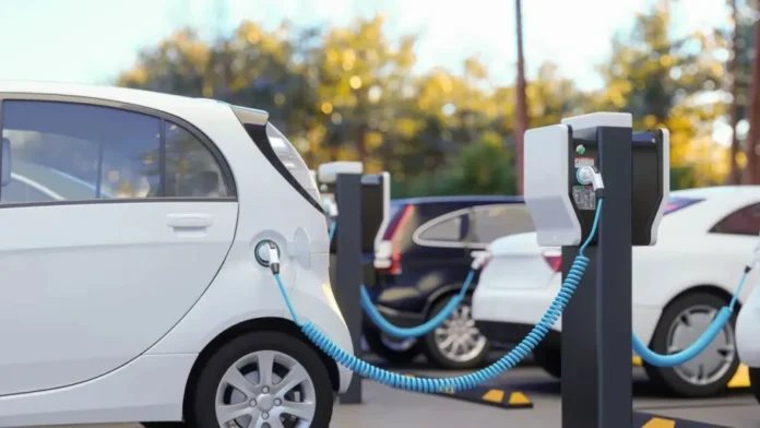 entre-rios-cargadores-autos-electricos-turismo Cargador eléctrico tipo wallbox instalado en un establecimiento turístico de Entre Ríos