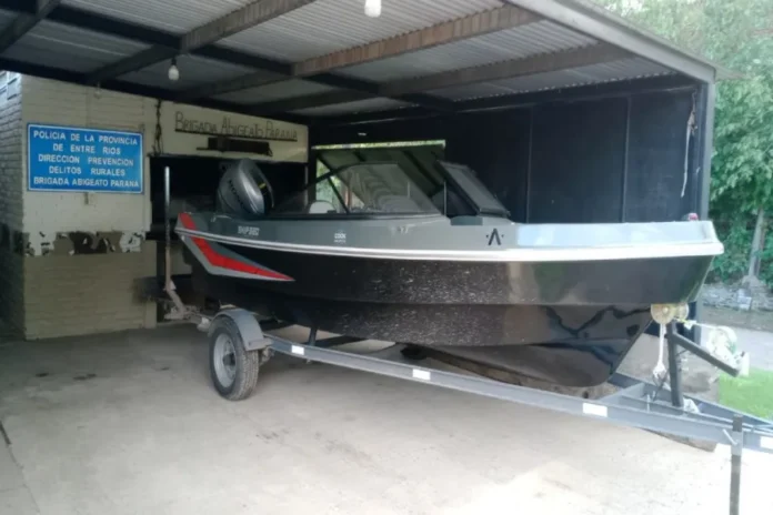 Embarcación tipo Tracker Ship 520 adquirida por la provincia de Entre Ríos para tareas de fiscalización.