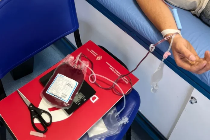 Persona donando sangre en una colecta externa en la provincia de Entre Ríos