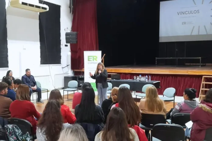 Participantes en una capacitación del Copnaf sobre prevención de consumos problemáticos en Paraná, Entre Ríos.