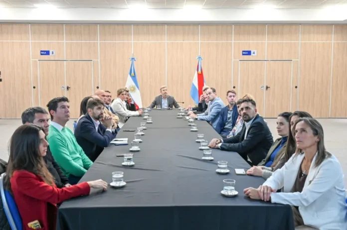 Reunión de Frigerio con intendentes en el Centro Provincial de Convenciones de Paraná