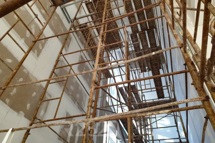 Reunión de gabinete provincial en la Casa de Gobierno de Paraná para analizar obras públicas.