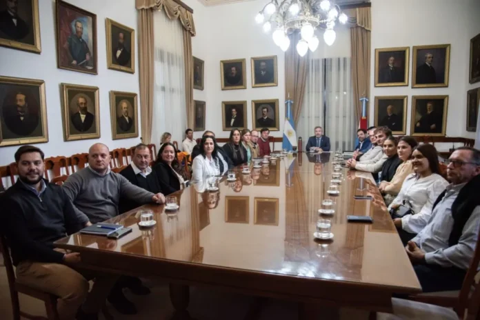 gobierno-provincial-fortalece-gestion-nuevas-comunas-agenda-trabajo Reunión del gobernador Frigerio con presidentes comunales en el Salón de los Gobernadores