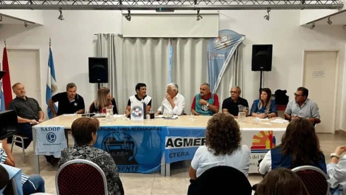 Representantes de gremios y jubilados durante la conferencia de prensa sobre la Caja de Jubilaciones en Entre Ríos.