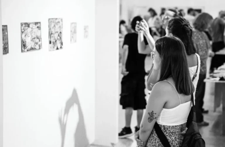 Obras de arte en la inauguración de la muestra 
