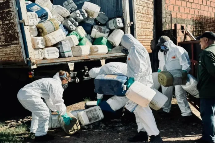 Operativo de retiro de bidones de fitosanitarios en un predio de Rosario del Tala, Entre Ríos