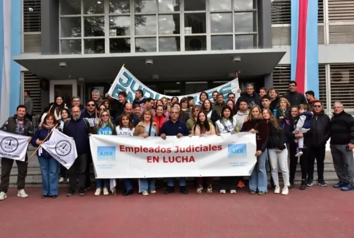 judiciales-entre-rios-medidas-fuerza-retencion-paro-abril-2026 Personal judicial de Entre Ríos en asamblea o movilización gremial