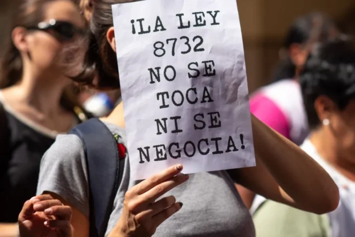 Marcha de la Intersindical en Paraná contra la reforma previsional