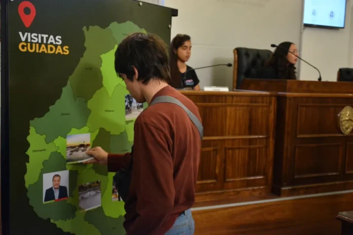 mas-de-300-entrerrianos-participaron-de-los-circuitos-de-conociendo-mi-provincia-en-el-primer-trimestre Grupo de estudiantes recorriendo un circuito turístico en Paraná, Entre Ríos