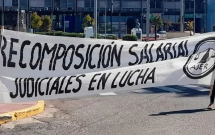 Personal judicial de Entre Ríos en una medida de protesta
