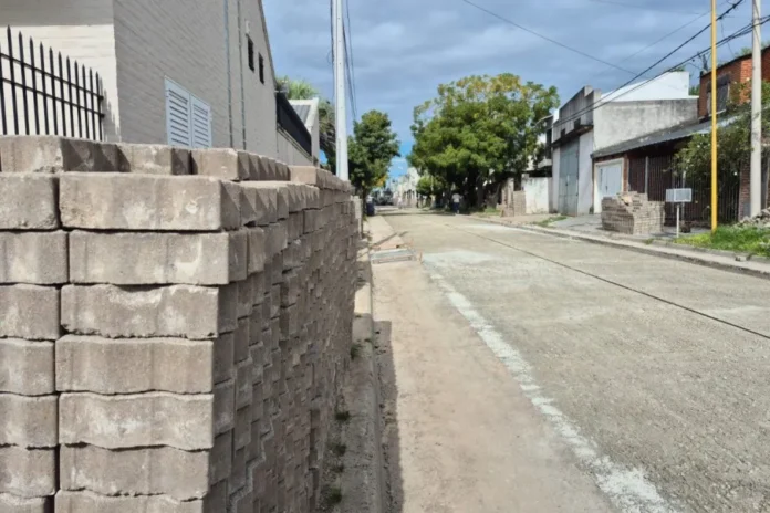 Obra de reconstrucción de adoquinado en calle Las Casuarinas