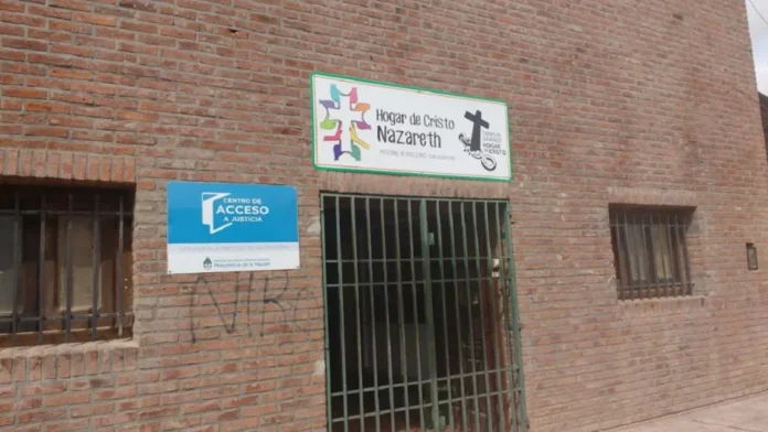 Reunión en el Salón Azul del Municipio de Gualeguaychú con autoridades de SEDRONAR y el intendente Davico