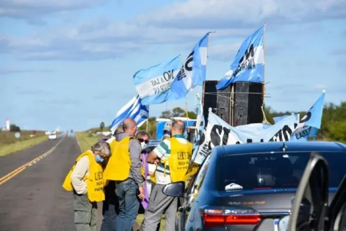 Marcha al Puente Internacional General San Martín en defensa del Río Uruguay