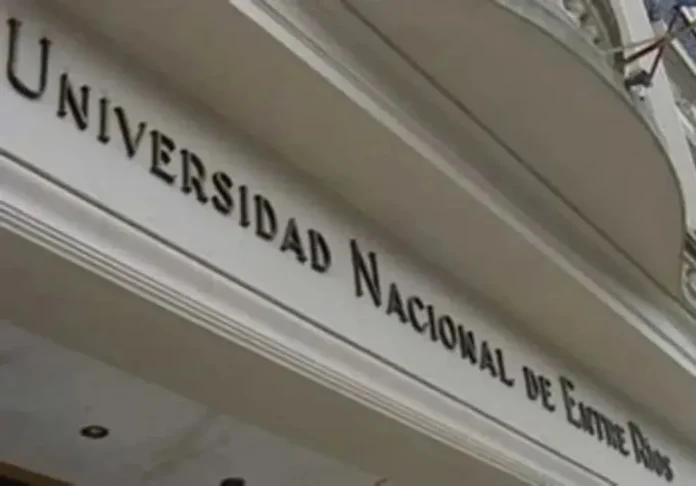uner-vota-autoridades-facultades-periodo-2026-2030 Sesión del Consejo Directivo en una facultad de la UNER para la elección de autoridades.