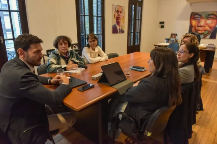 upcn-avanza-incorporacion-gde-entre-rios-derechos-digitales Silvia Domínguez, dirigente de UPCN Entre Ríos, en reunión de trabajo.