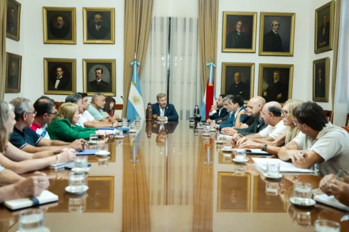 Carina Domínguez, secretaria adjunta de UPCN Entre Ríos, durante una reunión.