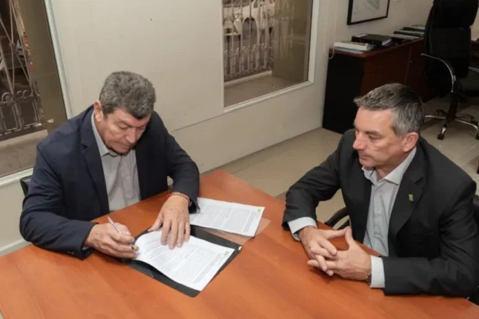 Firma de acuerdo entre IAPV y Colegio de Escribanos de Entre Ríos