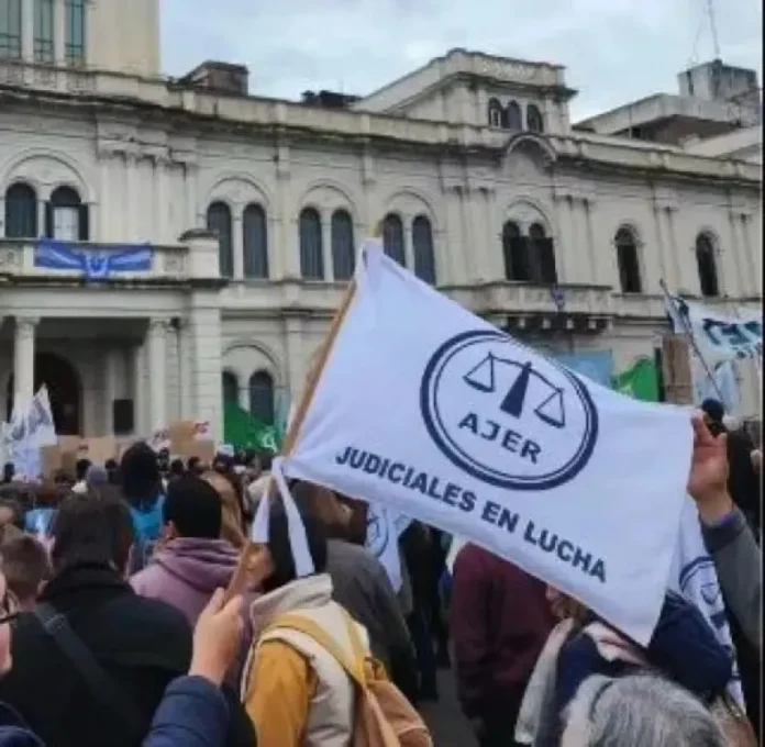 ajer-rechazo-descuento-dias-paro-ratifico-protesta Trabajadores judiciales de Entre Ríos en protesta