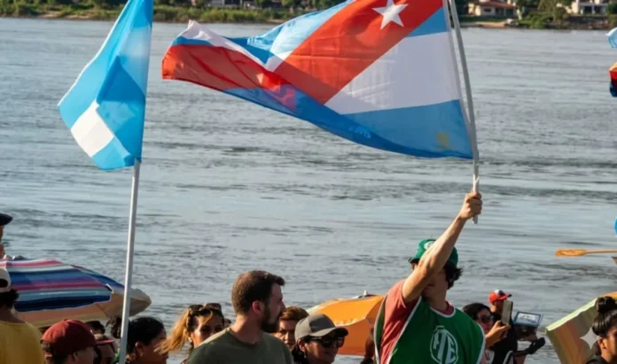 ate-entre-rios-rechazo-licitacion-parana-planta-hif-global Bandera de ATE Entre Ríos en un acto sindical