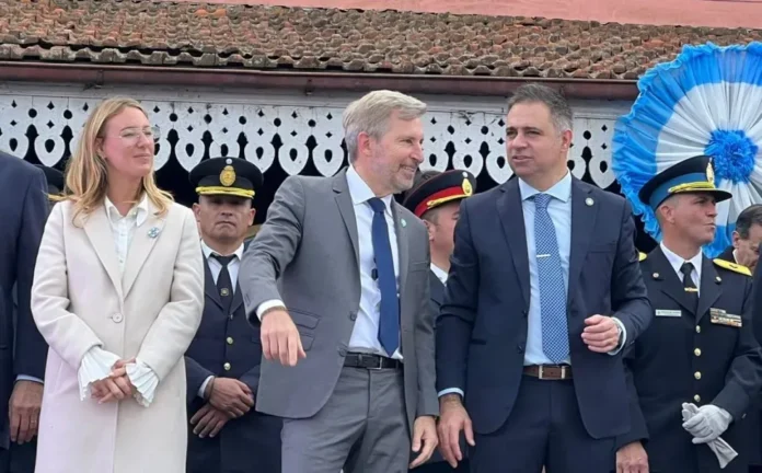 Festejos del 25 de Mayo en Gualeguaychú con Pericón Nacional