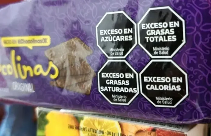 especialistas-entre-rios-rechazo-derogacion-ley-etiquetado-frontal Octógonos negros de advertencia en un envase de alimento