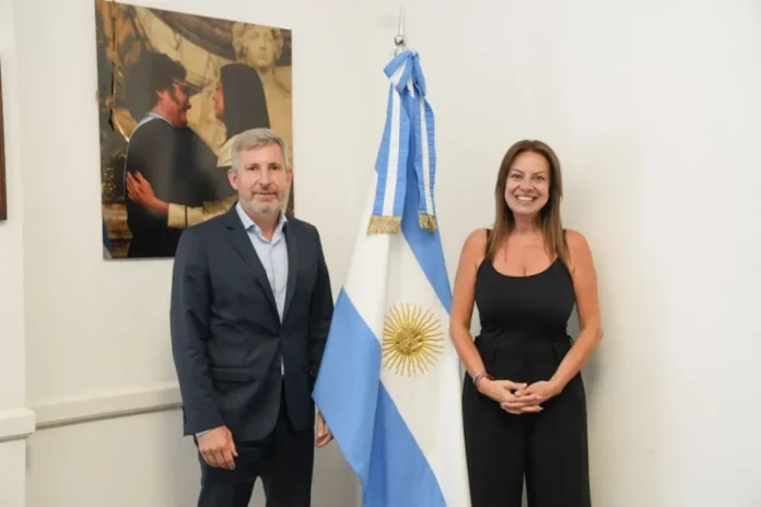 frigerio-pettovello-avanzaron-obras-escuelas-deuda-anses Rogelio Frigerio y Sandra Pettovello reunidos en una mesa de trabajo
