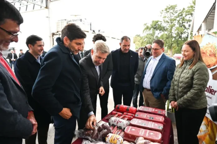 Gobernadores Frigerio y Pullaro en planta de Granalier en Estación Camps