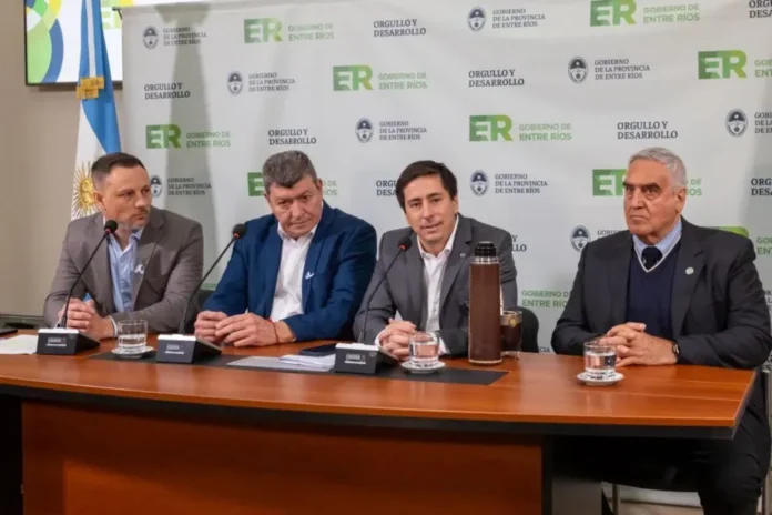 Conferencia de prensa del IAPV con autoridades provinciales presentando el programa Raíces