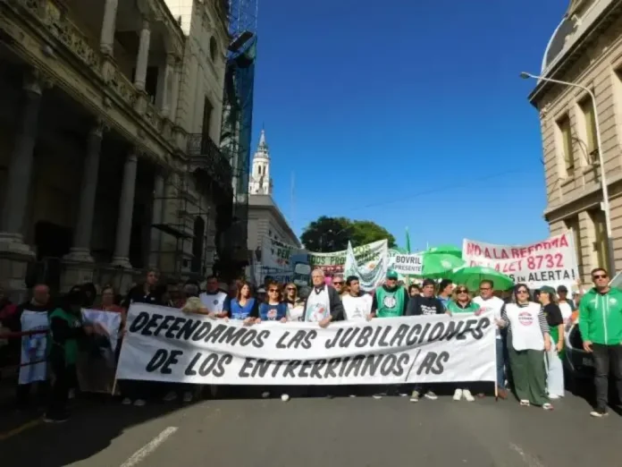multisectorial-concentracion-caja-jubilaciones-entre-rios-reforma-previsional Concentración de la Multisectorial en la Caja de Jubilaciones de Entre Ríos