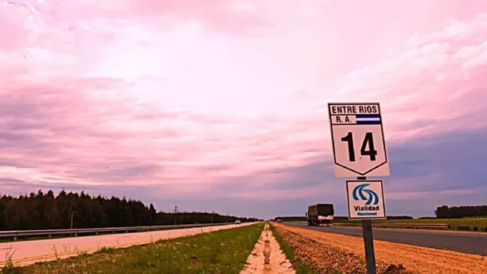 Vista de la Ruta Nacional 14 con corte parcial por accidente cerca del río Gualeguaychú