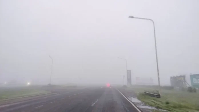 alerta-nivel-violeta-por-bancos-de-niebla-en-toda-la-provincia-este-viernes Banco de niebla en ruta de Entre Ríos