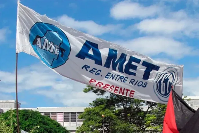 Docentes de AMET en movilización en Entre Ríos