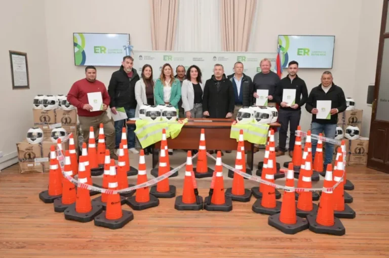 Entrega de cascos de prevención vial a municipios de Entre Ríos