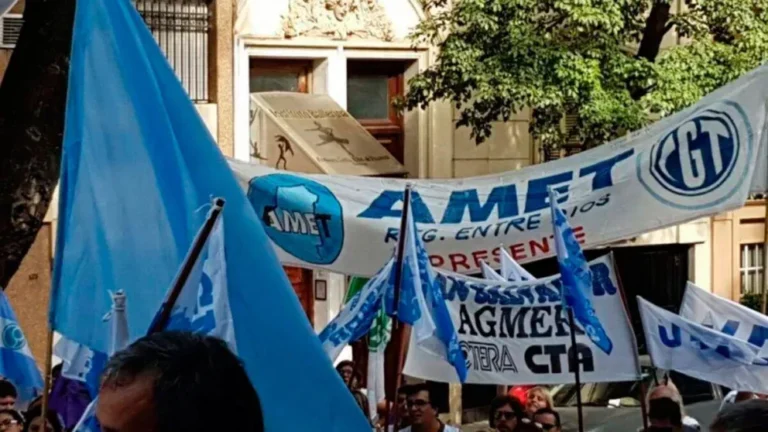 Docentes técnicos en movilización