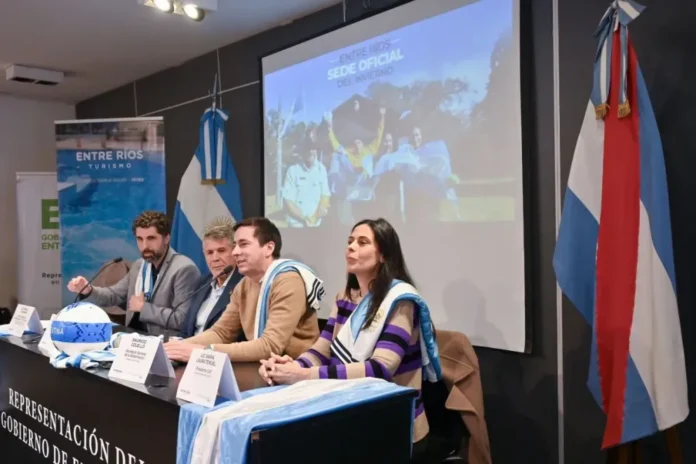 Bus turístico ploteado con la campaña Entre Ríos sede oficial del invierno en el microcentro porteño