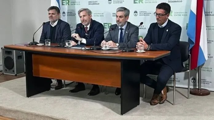 Conferencia de prensa del gobernador Rogelio Frigerio con funcionarios provinciales